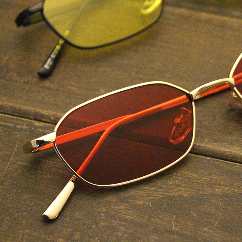 Netflix（Super Crooks）Johnny Bolt : Small Metal Frame Square Sunglasses Non Polarized Lens